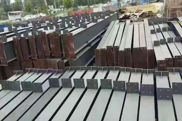 出售 24＋24＋24＋24米跨，184米長(zhǎng)，12米高行車(chē)房