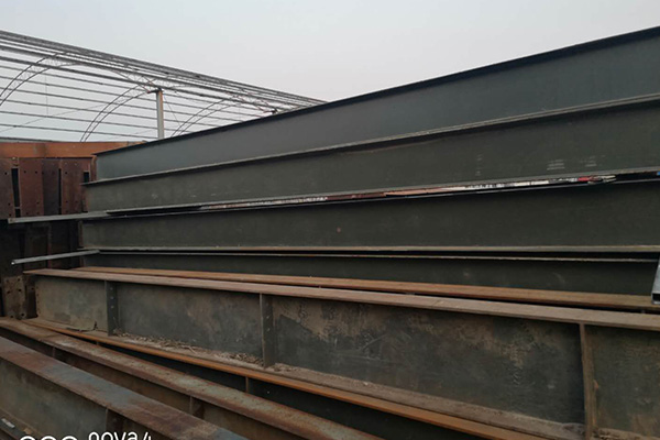 出售48*82*10行車房，柱子400*200，大梁600變400*200，行車梁400*260，檁條全鍍鋅200，開間6.3米