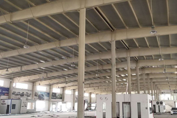 出售30加30米跨，152米長(zhǎng)，8米高庫(kù)房，柱子400變900*220，中柱400*200 大梁900變500*220，檁條200